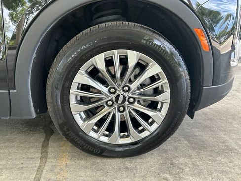 Used 2025 Cadillac XT4 Premium Luxury FWD image 23