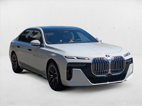Used 2025 BMW 740i xDrive w/ Premium Package AWD/4WD image 6