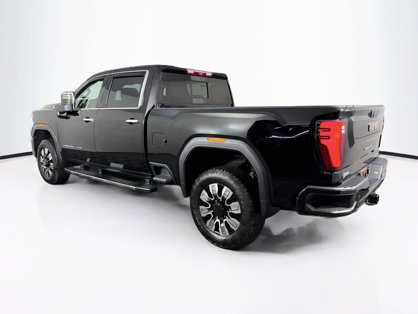 Used 2024 GMC Sierra 3500 Denali w/ Denali Reserve Package AWD/4WD image 9