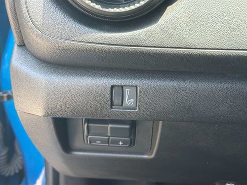 Used 2023 Chevrolet Colorado W/T w/ Technology Package RWD image 31
