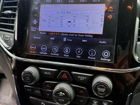 Used 2020 Jeep Grand Cherokee Laredo w/ Laredo X Package RWD image 20
