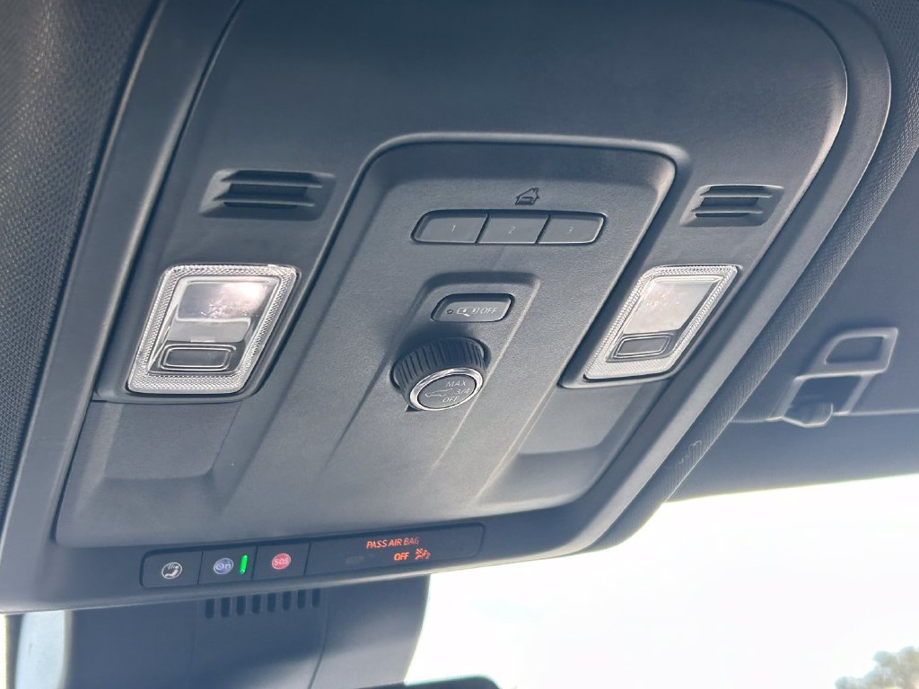 Used 2023 GMC Yukon XL SLT AWD/4WD image 19