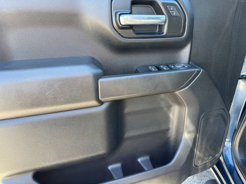 Used 2020 Chevrolet Silverado 1500 Custom w/ Custom Value Package RWD image 12