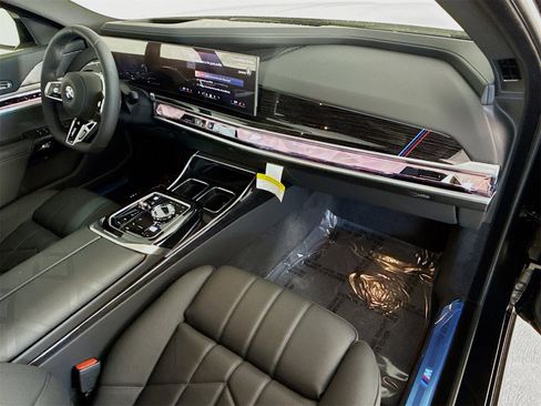 New 2026 BMW 740i w/ Premium Package image 31