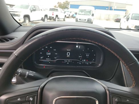 Used 2023 GMC Yukon AT4 w/ Technology Package AWD/4WD image 22
