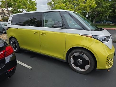 Used 2025 Volkswagen ID. Buzz Pro S Plus AWD/4WD image 5
