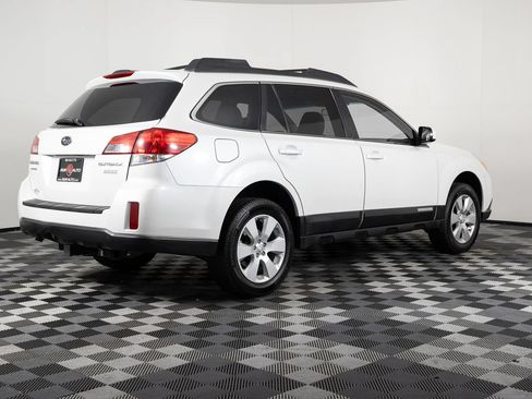 Used 2012 Subaru Outback 2.5i Premium w/ All-Weather Pkg AWD/4WD image 8