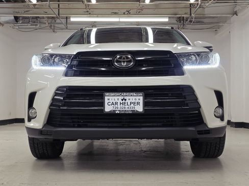 Used 2017 Toyota Highlander SE image 3