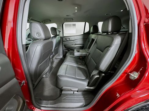 Used 2023 GMC Acadia SLT image 28