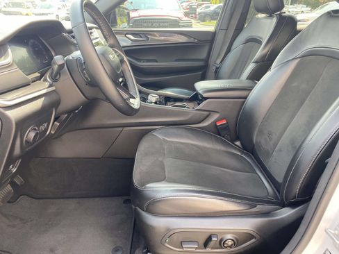 Used 2022 Jeep Grand Cherokee L Laredo RWD image 15