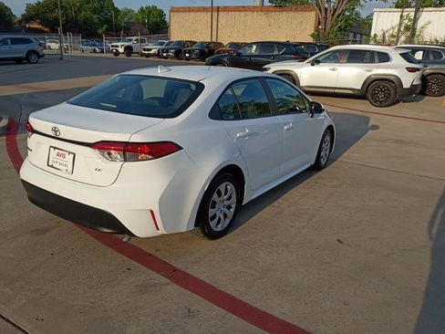 Used 2025 Toyota Corolla LE image 9