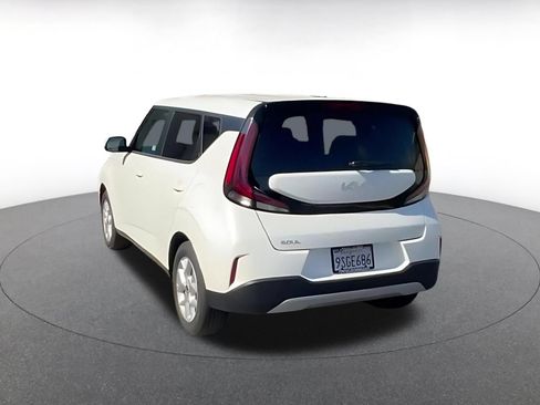 Used 2025 Kia Soul LX w/ LX Technology Package FWD image 12