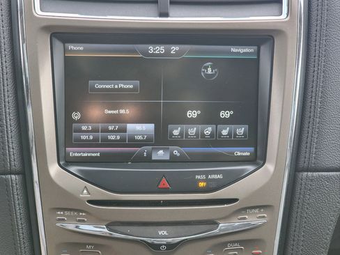 Used 2015 Lincoln MKX AWD w/ Equipment Group 102A image 16