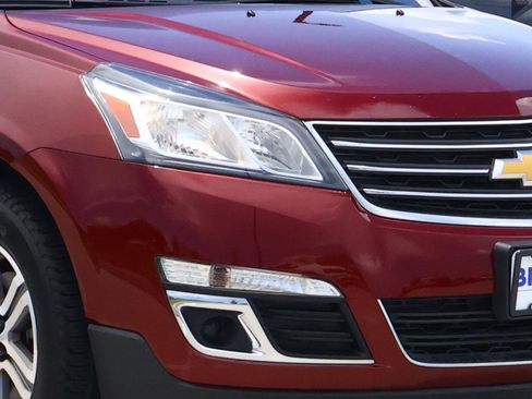 Used 2017 Chevrolet Traverse LT w/ Traveler's Package FWD image 8