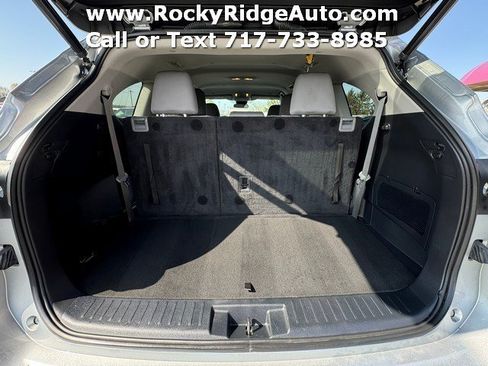 Used 2023 Toyota Highlander LE AWD/4WD image 37