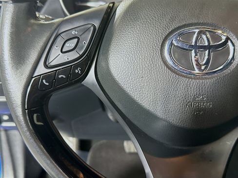 Used 2021 Toyota C-HR XLE FWD image 16