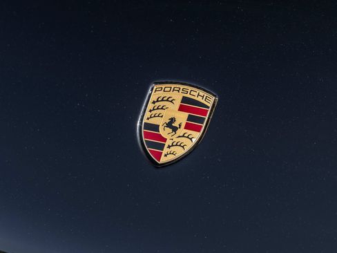 Certified 2024 Porsche Macan AWD/4WD image 17