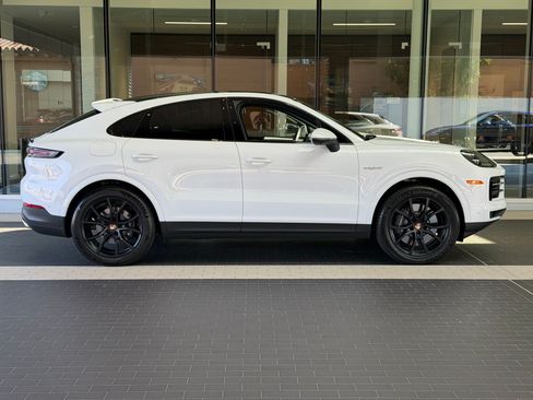 Certified 2025 Porsche Cayenne E-Hybrid Coupe AWD/4WD image 6