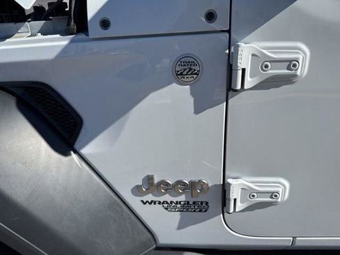 Used 2018 Jeep Wrangler Unlimited Sport S image 41