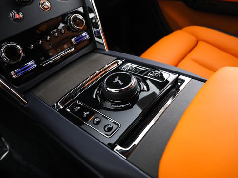 Used 2026 Rolls-Royce Cullinan image 32