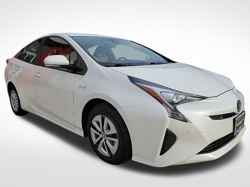 Used 2018 Toyota Prius Four image 7