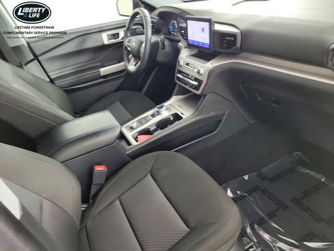 Used 2023 Ford Explorer XLT AWD/4WD image 19