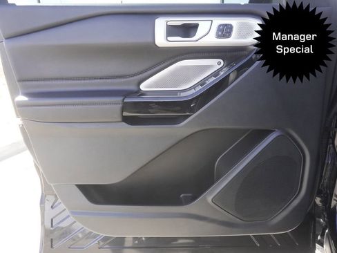 Used 2023 Ford Explorer Platinum w/ Technology Package image 17