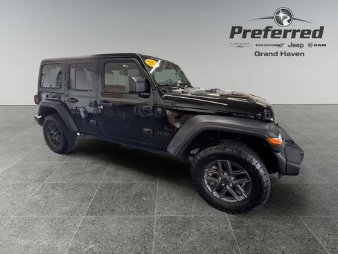 Used 2024 Jeep Wrangler Unlimited Sport AWD/4WD image 9