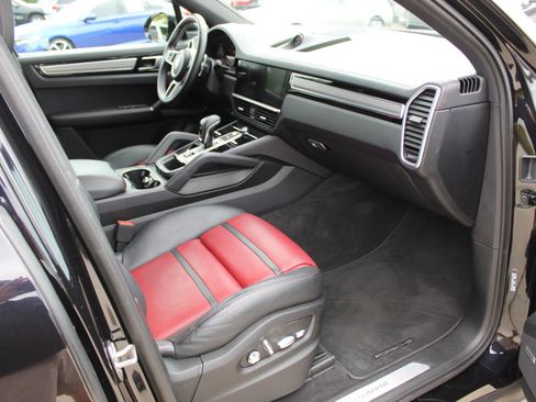 Used 2019 Porsche Cayenne AWD/4WD image 28