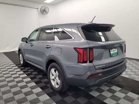Used 2023 Kia Sorento LX FWD image 5