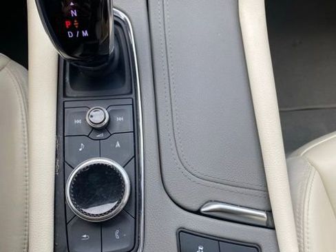 Used 2023 Cadillac XT6 Premium Luxury FWD image 25