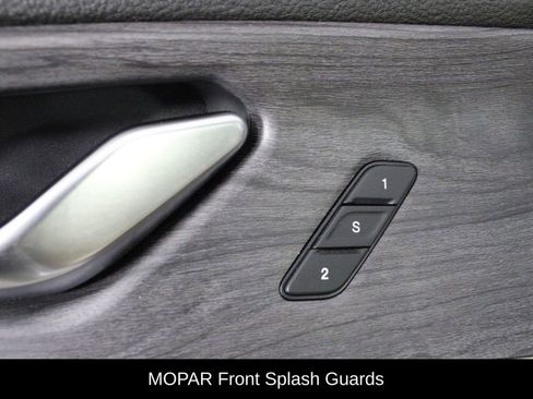 Used 2021 Jeep Grand Cherokee L Limited w/ Luxury Tech Group II image 22