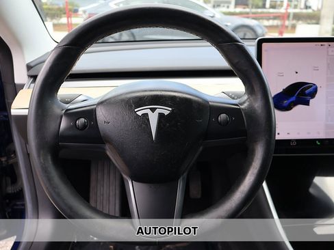 Used 2018 Tesla Model 3 Long Range image 3