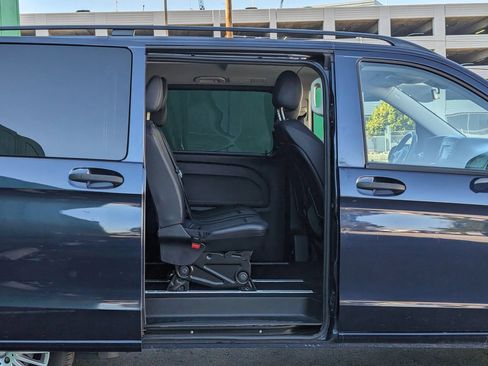 Used 2017 Mercedes-Benz Metris Passenger image 27