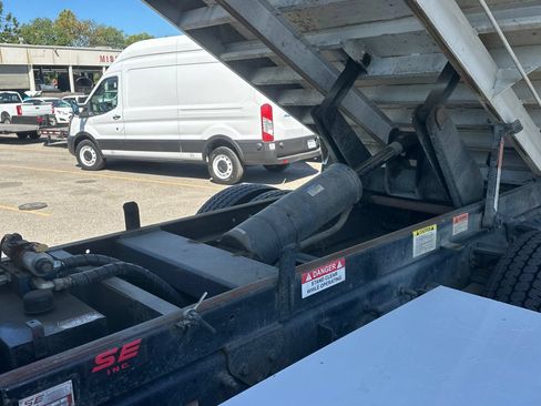 Used 2023 Ford F650 2WD Regular Cab Super Duty image 27