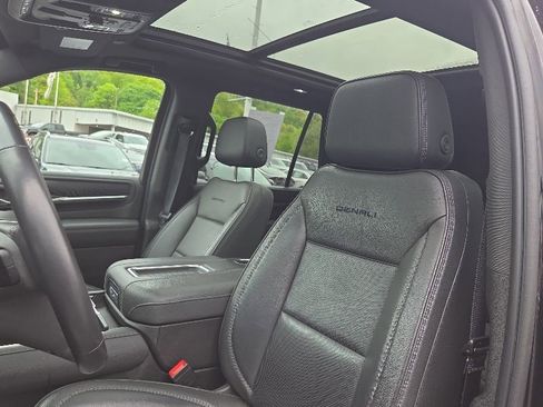 Used 2021 GMC Yukon Denali w/ Denali Premium Package AWD/4WD image 24
