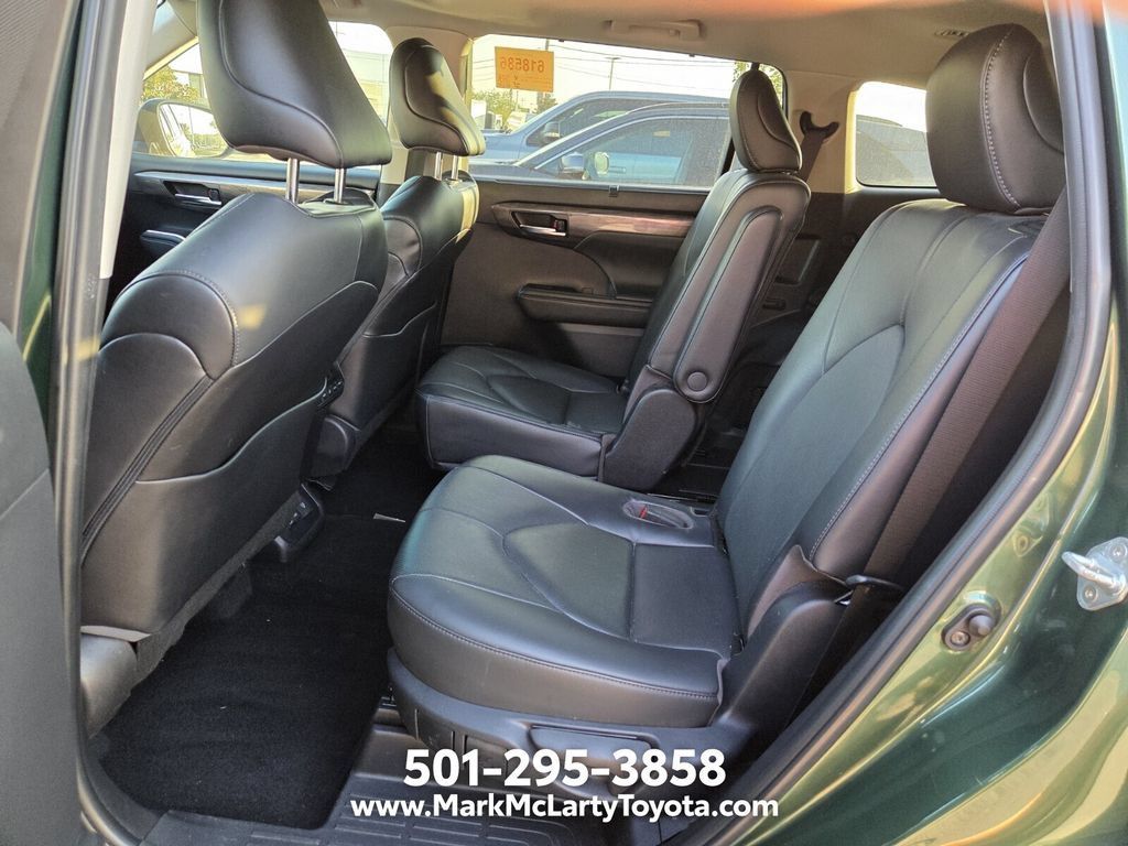 Used 2023 Toyota Highlander Limited FWD image 9