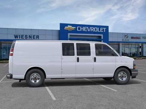 Used 2026 GMC Savana 2500 Extended RWD image 5