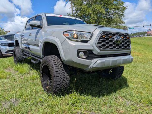 Used 2021 Toyota Tacoma TRD Sport w/ Technology Package AWD/4WD image 2