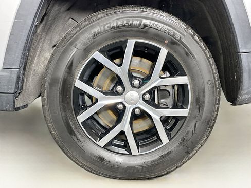 Used 2024 Jeep Grand Cherokee L Limited w/ Luxury Tech Group II image 11