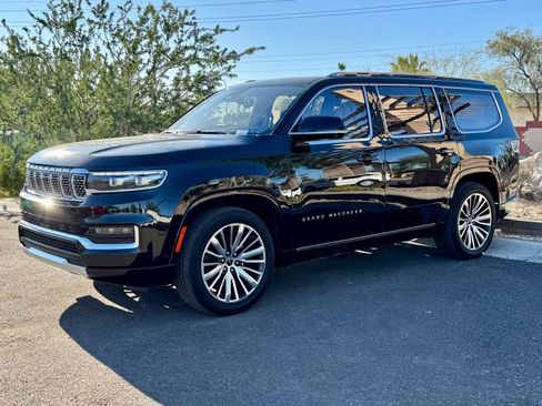 Used 2022 Jeep Grand Wagoneer Series III w/ Flexible Seating Group image 8