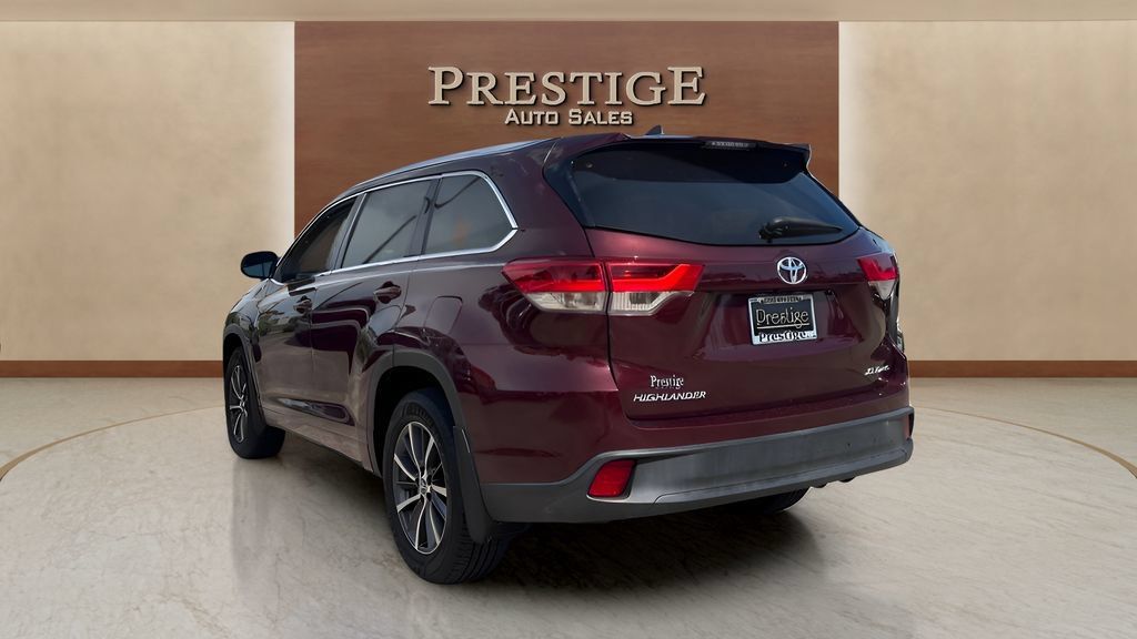Used 2018 Toyota Highlander XLE AWD/4WD image 19