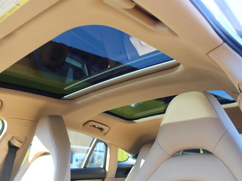 Used 2018 Porsche Panamera 4 image 21