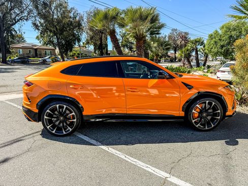 Used 2021 Lamborghini Urus AWD/4WD image 15