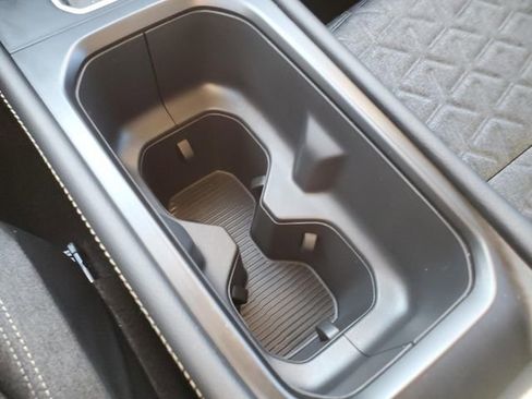 Certified 2025 Nissan Kicks SV image 21