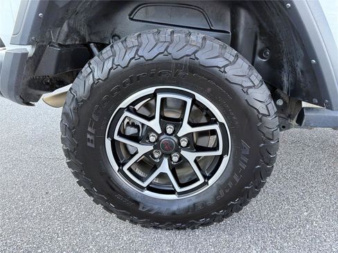 Used 2025 Jeep Wrangler Unlimited Rubicon AWD/4WD image 16
