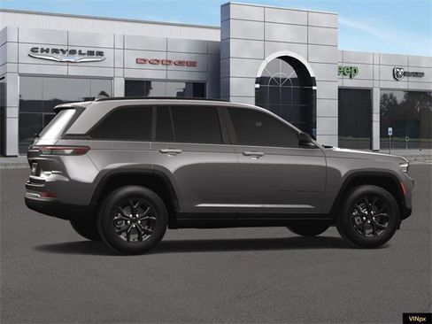 New 2025 Jeep Grand Cherokee Laredo image 15