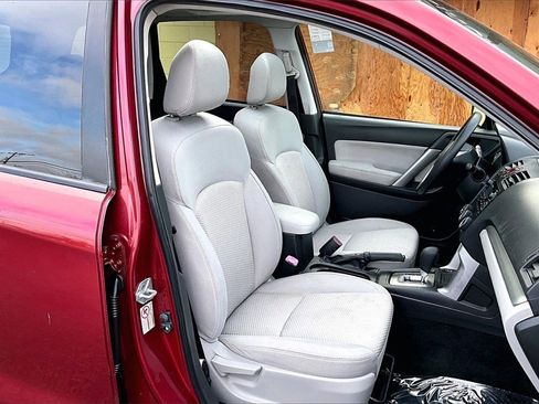 Used 2014 Subaru Forester 2.5i Premium w/ All-Weather Package image 10