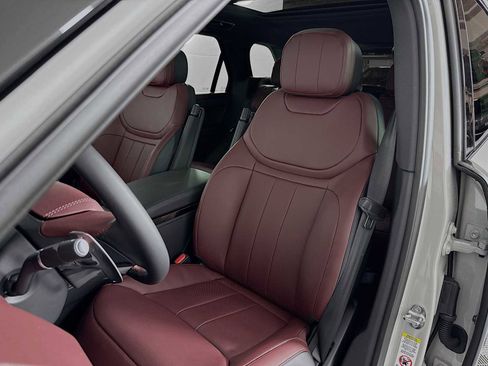 Used 2025 Land Rover Range Rover Sport Dynamic SE image 11