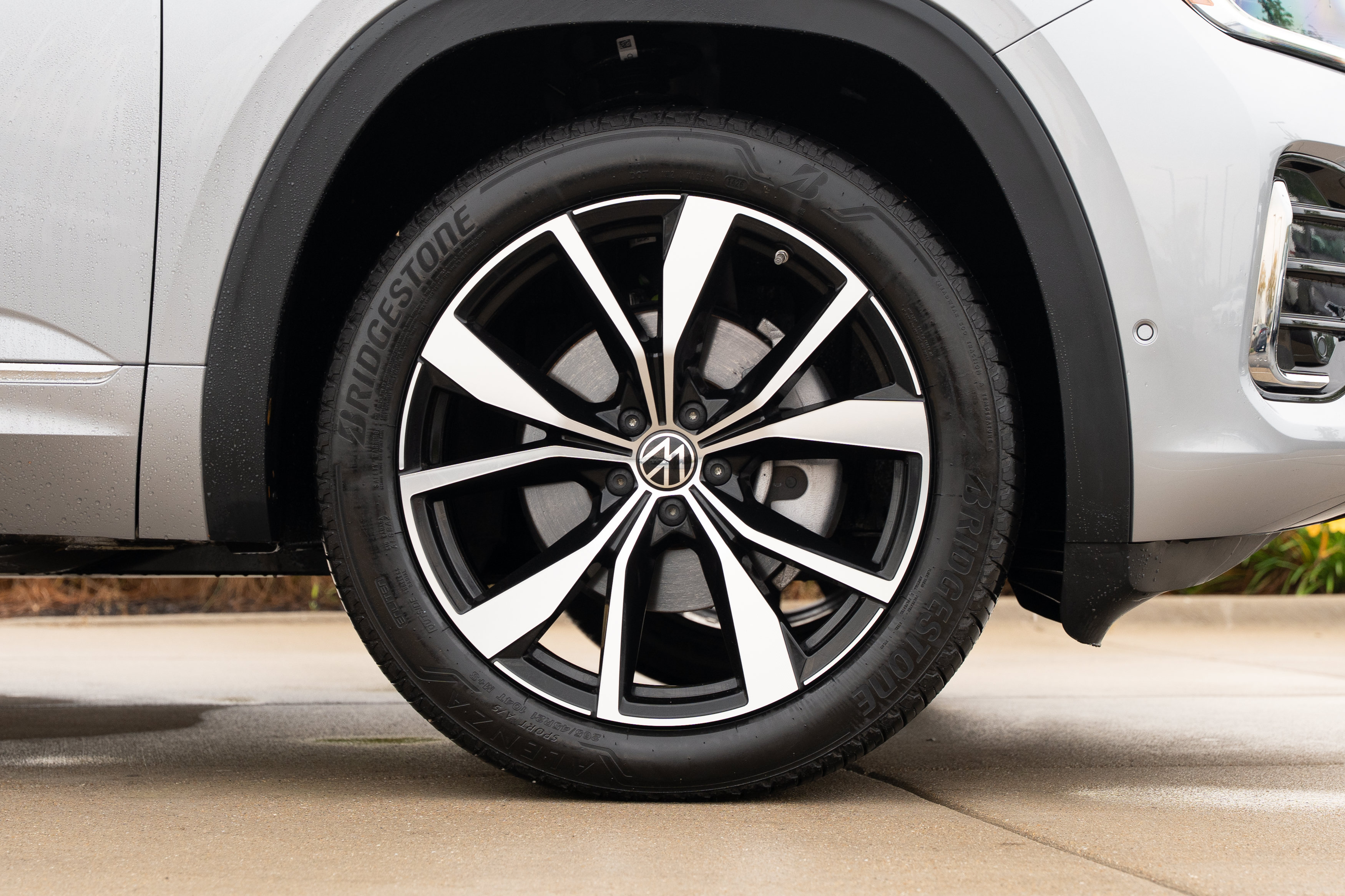 Used 2024 Volkswagen Atlas SEL Premium R-Line AWD/4WD image 29